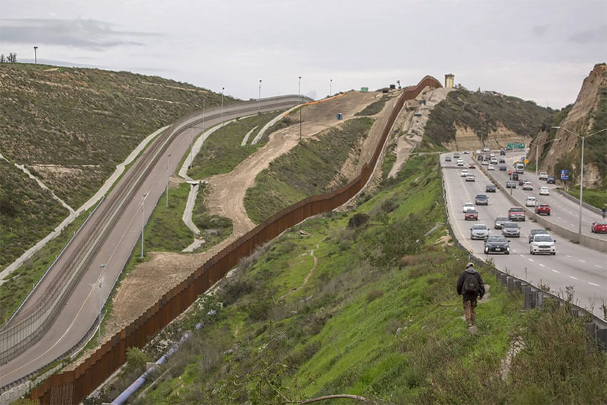 The politicians spoke about border infrastructure projects that aim to promote legal trade and stop the illegal flow of drugs and weapons.