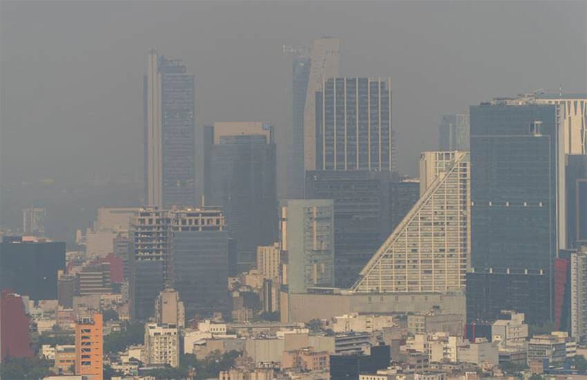 La contaminación por ozono es alta en esta época del año en la capital, ya que el clima se calienta pero las lluvias aún no llegan.