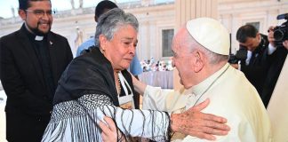 María Herrera meets Pope Francis on Wednesday.