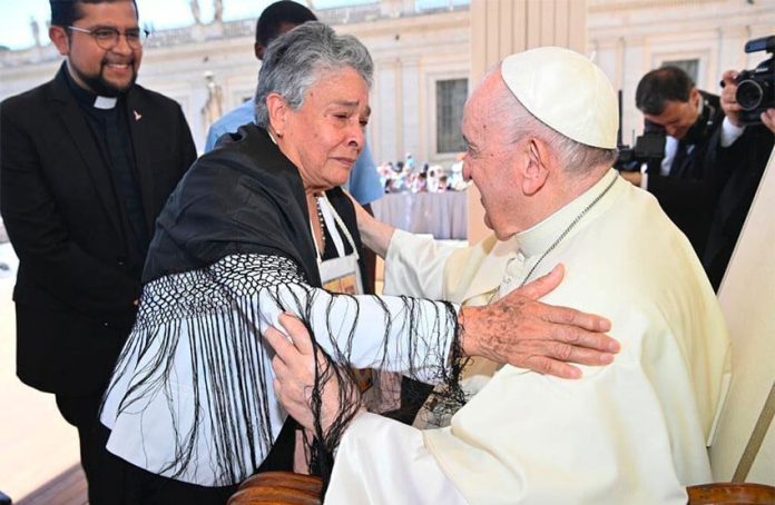 María Herrera meets Pope Francis on Wednesday.
