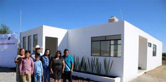The Sánchez Xalamihua family outside their new house.