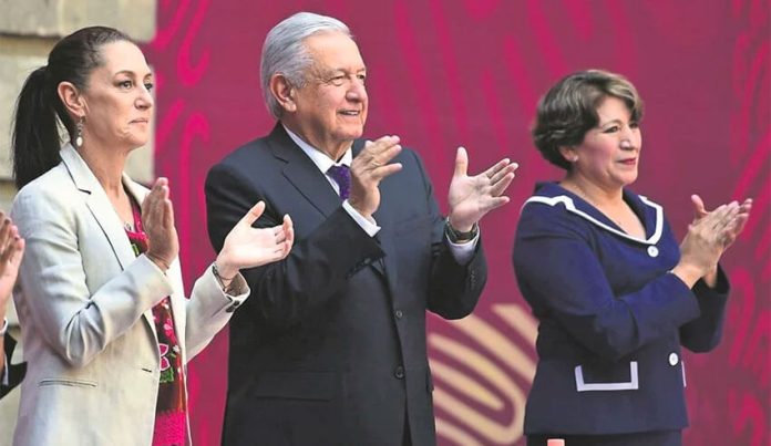 Mexico City Mayor Claudia Sheinbaum, President López Obrador and Education Minister Delfina Gómez at a Teachers' Day event Sunday.