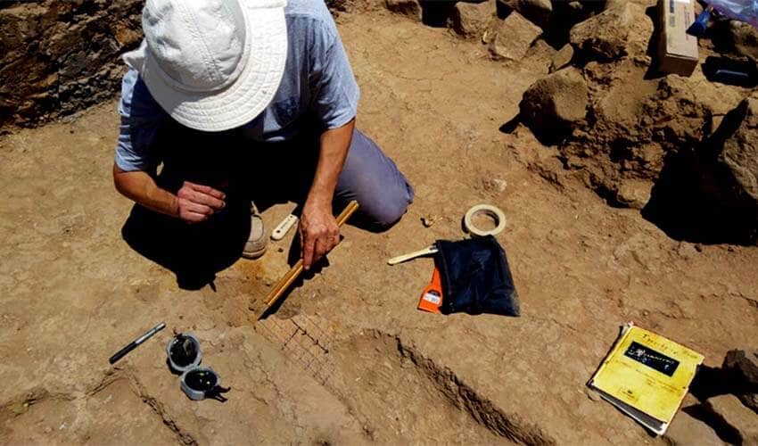 Archaeologist in Oconahua, Jalisco site