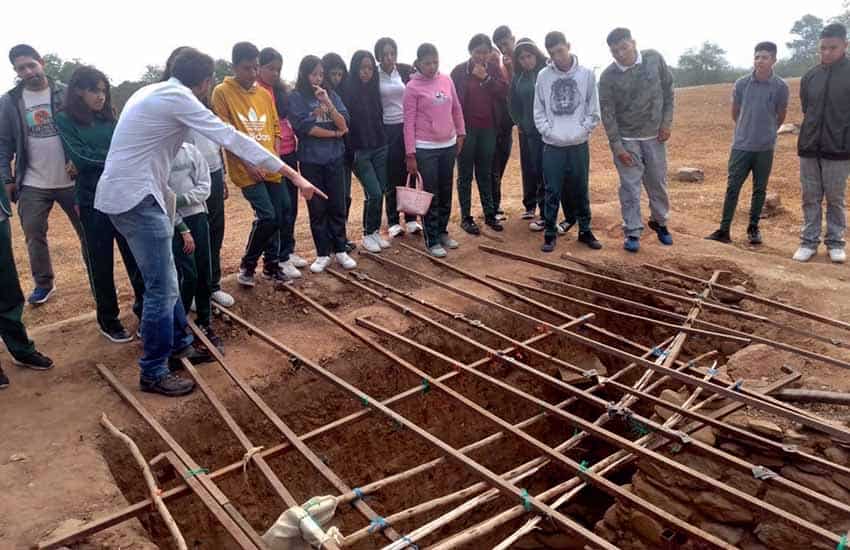 Archaeological demonstration at Palacio Ocoma site, Jalisco