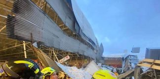 Emergency personnel respond to CDMX supermarket roof collapse