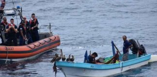 US Coast Guard rescues Mexican fishermen in Huatulco