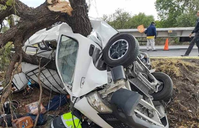 Minibus crash on Mexico City-Queretaro highway