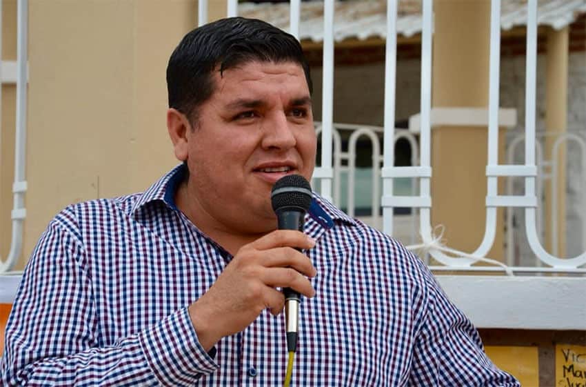 Ameca Mayor Valente Serrano quickly dismissed Flores Mendoza after the allegations of corruption were made public.