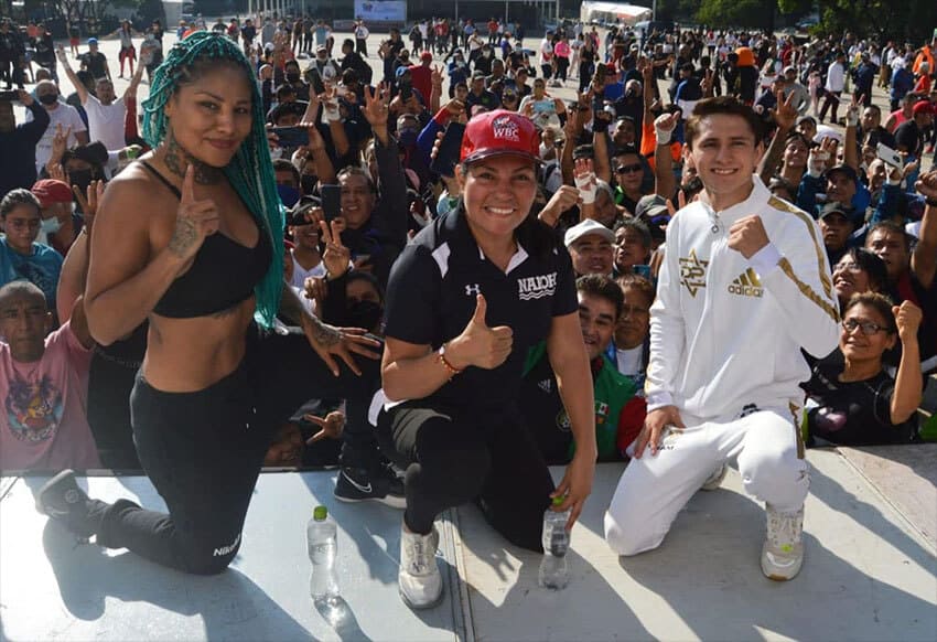Champion boxers Mariana "La Barby" Juárez, Ana María Torres and David Picasso will lead the class.