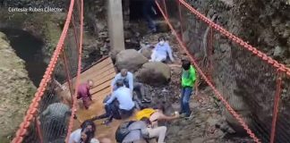 The Cuernavaca bridge seconds after its collapse.
