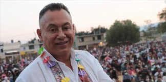 Inocente "Chente" Castellanos at a campaign rally.