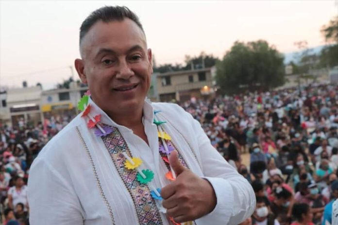 Gay couple at head of Oaxaca municipality a first for the state