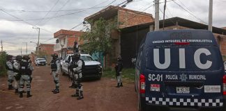 Security forces at the scene of the shooting in El Salto.