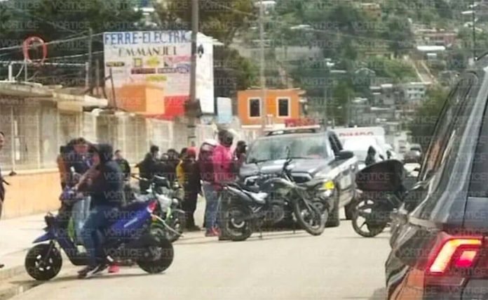 Members of the Motonetos detain two police officers in Chiapas