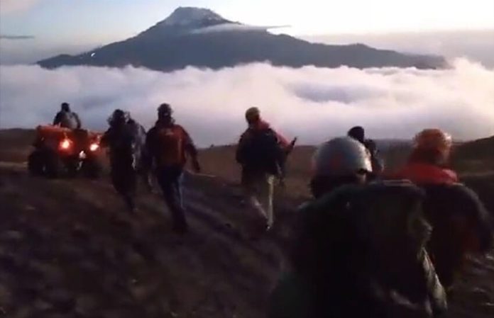 Rescuers and climbers descend Popocatépetl in the early morning after the deadly accident, with Iztaccíhuatl volcano in the background.