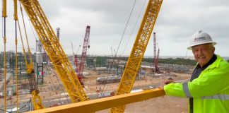 President López Obrador at the site of the new refinery.