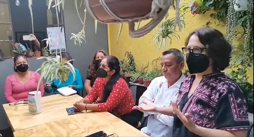 Family members of San Mateo Piñas residents held a press conference in Oaxaca city to tell journalists about the conditions in the community and ask for government support. 