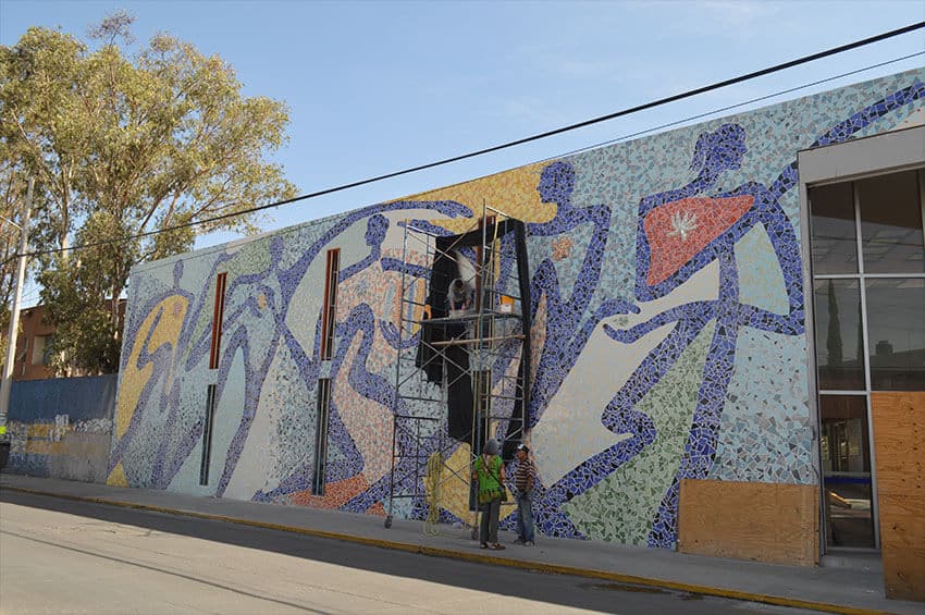 Mosaic mural by Marissa Martínez almost ready for inauguration at the Faculty of Psychology of 