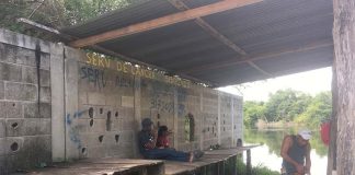 migrants crossing into mexico