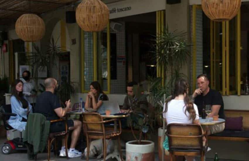 foreigners in Mexico City cafe