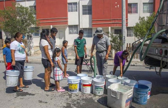 residents getting water in drought-stricken Monterrey, Nuevo León