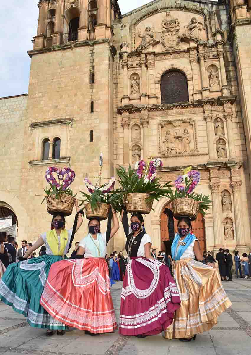 china oaxaquenas folk dancers