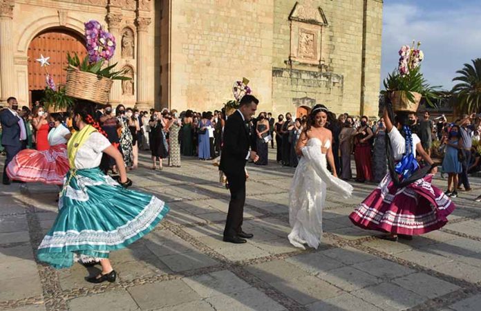 chinas oaxaquena dancers in Oaxaca
