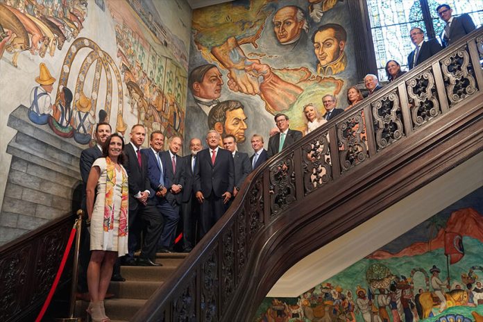 The president poses with politicians and business leaders in the Mexican Cultural Institute in Washington, D.C.