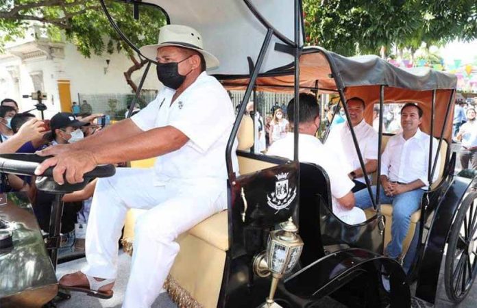 Officials riding new electric buggies in Merida, Yucatan