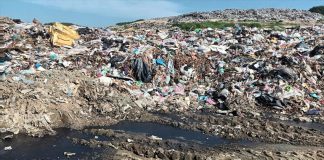 Trash at the site hasn't been properly compacted and covered with biological material, as is necessary to prevent stinky liquid runoff, the state environment minister said.