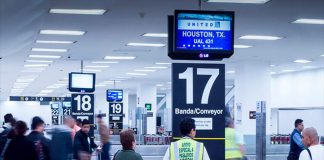 Travelers have reported long wait times at baggage claim, immigration and other services in AICM.