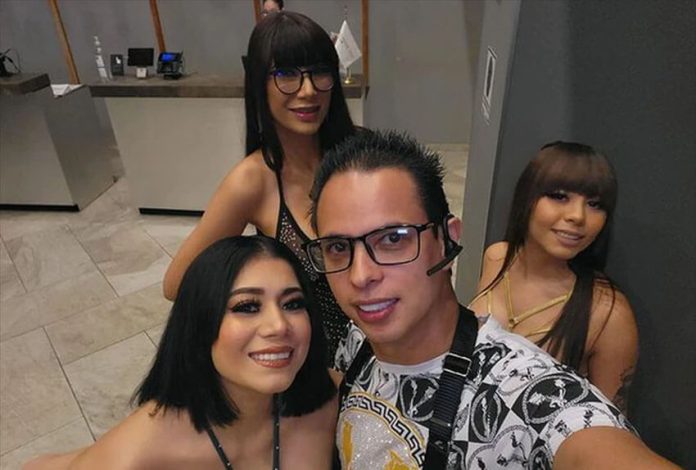 Porn producer and actor Alex Marín with Yamileth Ramírez, his wife and another actress.