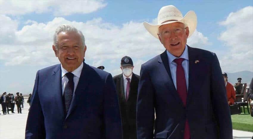 President López Obrador with U.S. Ambassador to Mexico Ken Salazar.