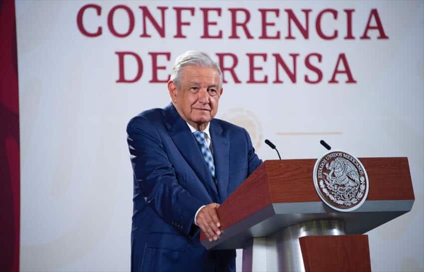 The president called the <i>Reforma</i> report exaggerated, but acknowledged that AICM is overcrowded.