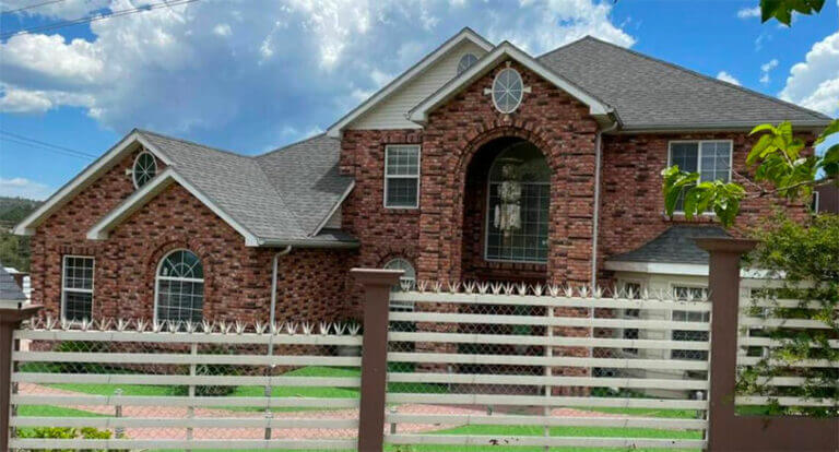 Gangster’s opulent home stands in sharp contrast to its humble neighbors Gangster’s opulent home stands in sharp contrast to its humble neighbors