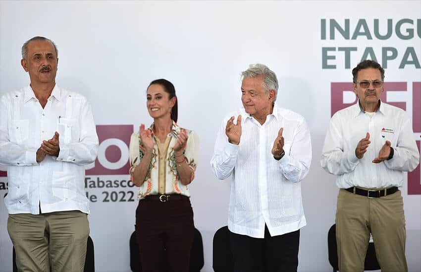 Tabasco Governor Carlos Manuel Merino Campos, Mexico City Mayor Claudia Sheinbaum, President López Obrador and Pemex CEO Octavio Romero celebrate the opening.