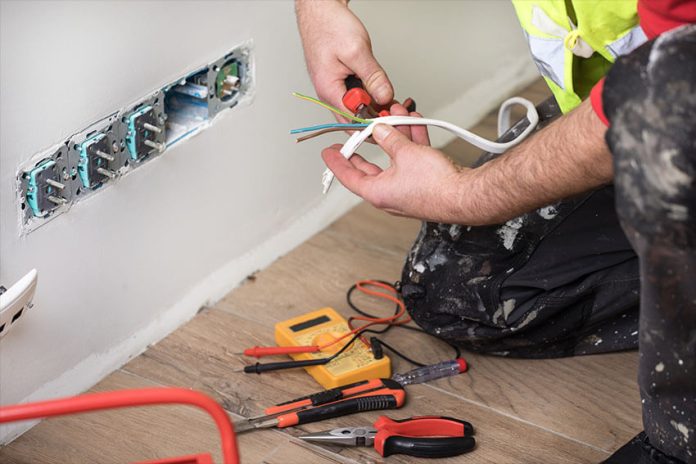 Seduced by low prices, some builders are using wiring with risks of short circuits and fires.