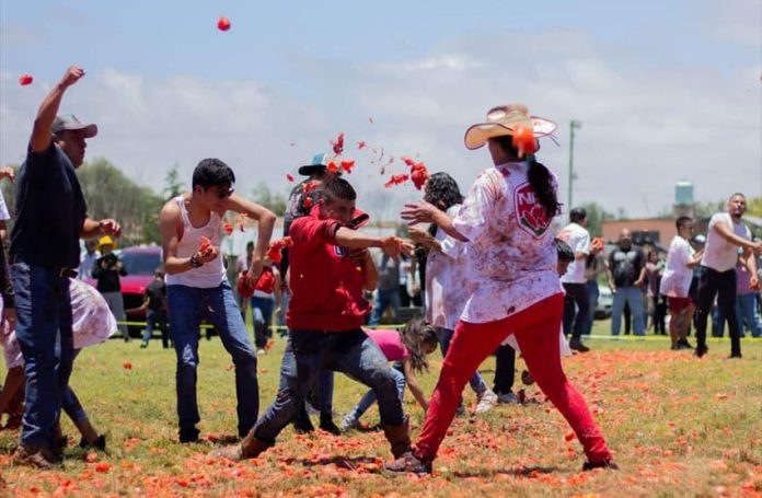 Tomato warriors battle at Sunday's Jitomatiza in Hidalgo.