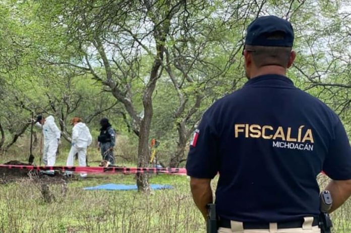 Authorities continue to search for bodies in the area around Los Negritos lake in Michoacán.