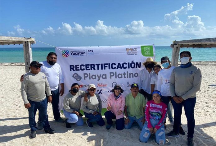 Local leaders celebrate the re-certification of Río Lagartos beach in Yucatán as a Playa Platino.