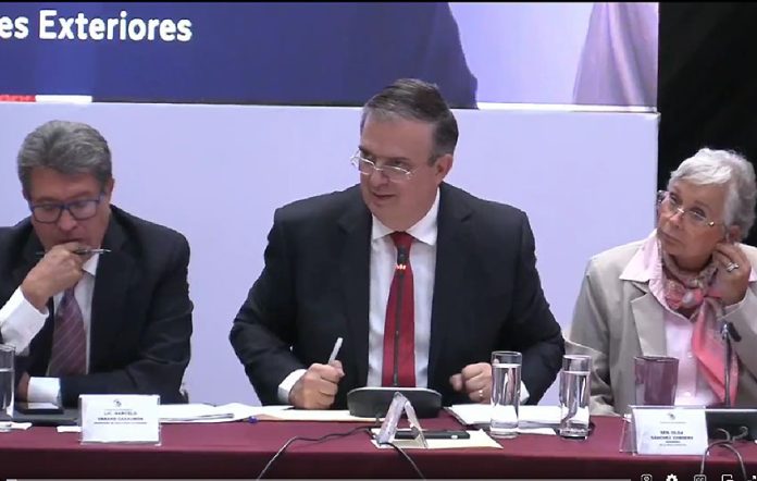 Mexican Foreign Affairs Minister Marcelo Ebrard, center