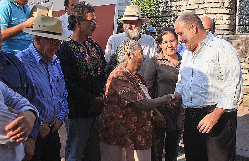 Enrique Alfaro at tribute to artisan Sixto Ibarra in Jalisco