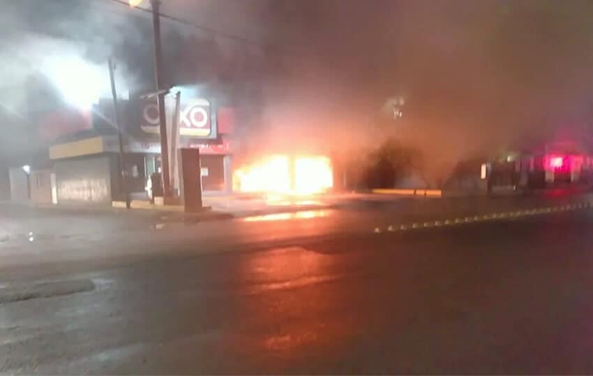 Oxxo fire set by organized crime n Guanajuato, Mexico