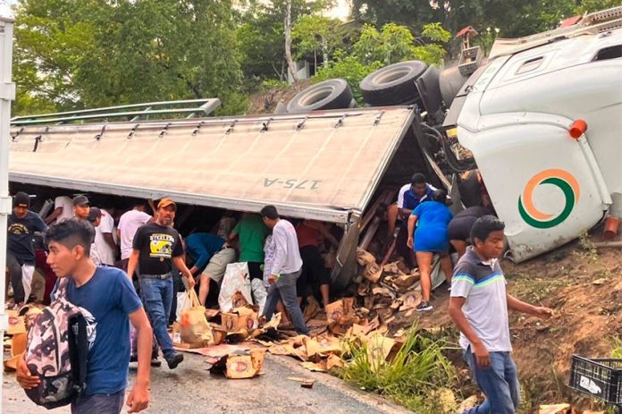 Local residents make the most of a beer truck accident near Pochutla, Oaxaca.