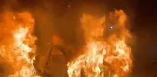 A car on fire in Celaya, Guanajuato.