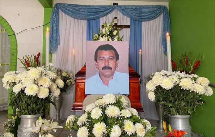 Flowers and a photograph of Guerrero journalist Fredid Román, at his wake in Acapulco.