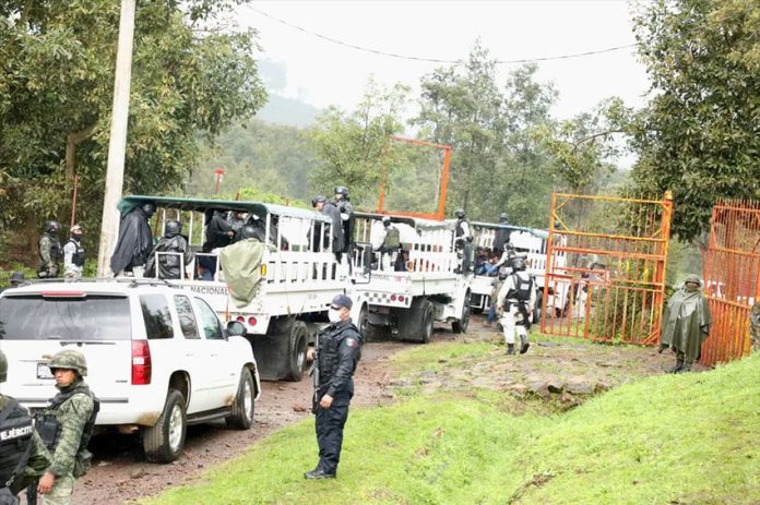 National Guard trucks transport alleged members of Pueblos Unidos after their arrest in Michoacán.