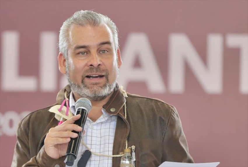 Michoacán Governor Alfredo Ramírez Bedolla speaks into a microphone.