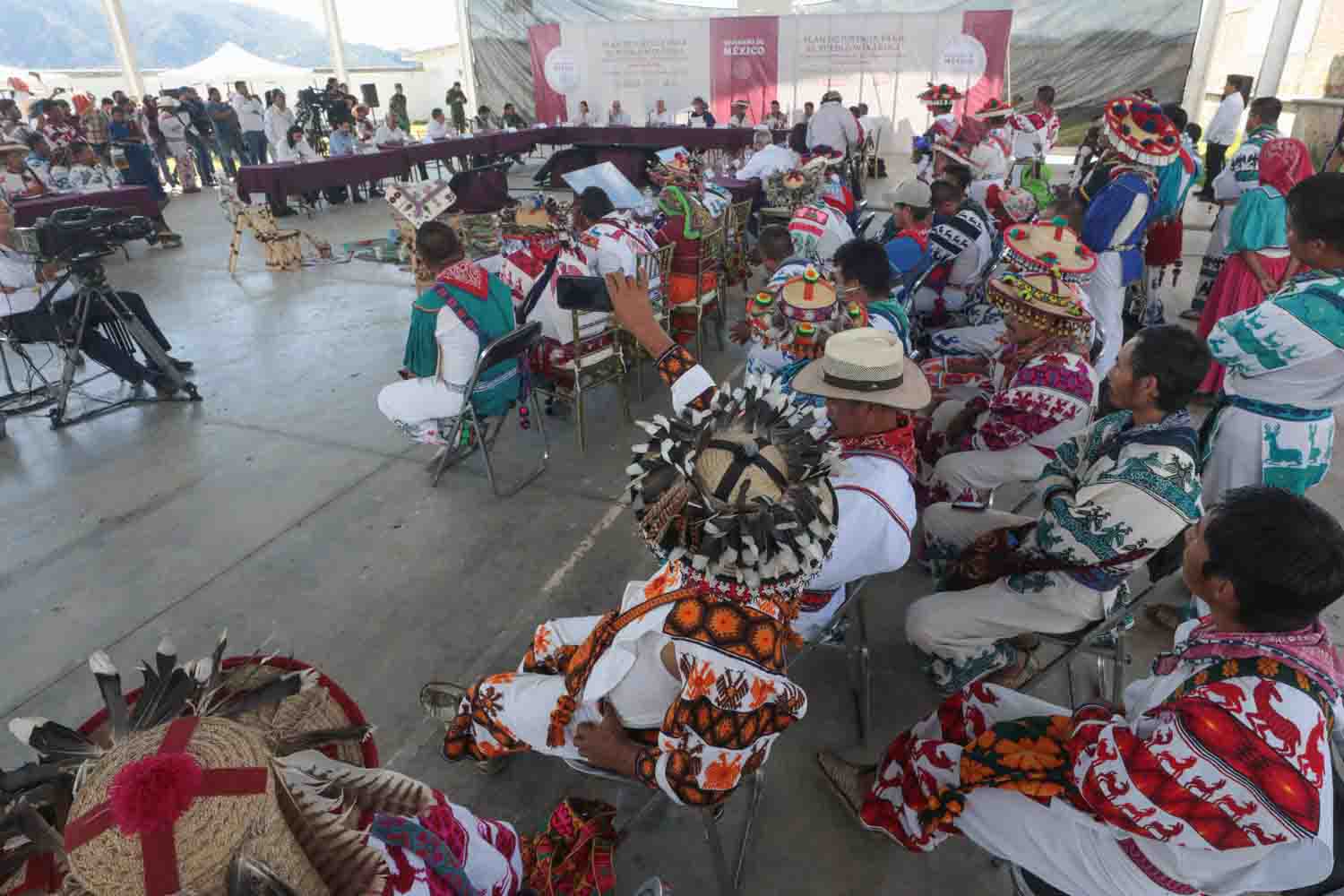 meeting of AMLO and Wixarika people in Jalisco
