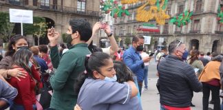 Residents of CDMX react to earthquake